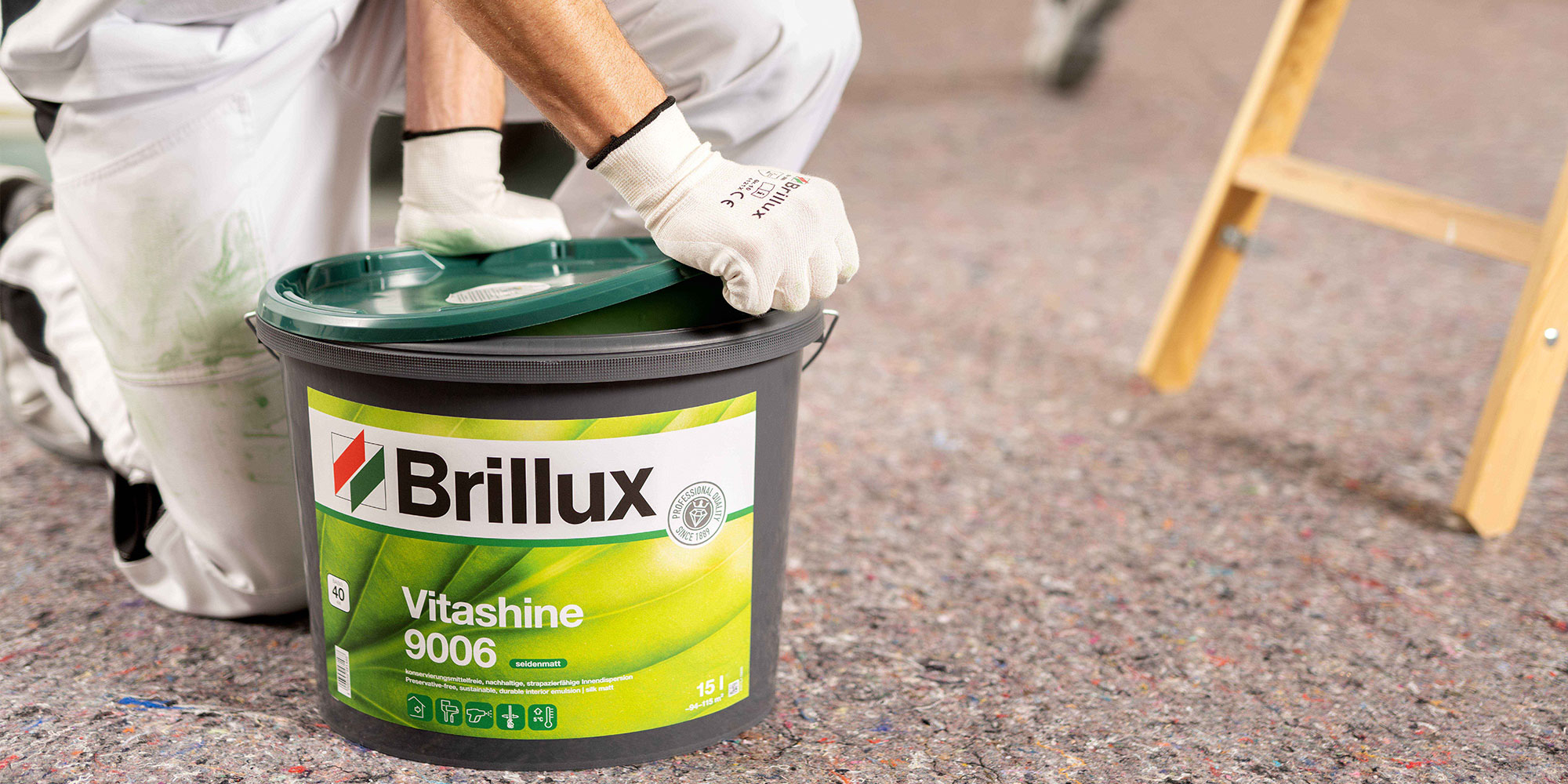 Brillux Vitashine 9006 Farbeimer wird geoeffnet - Vorbereitung fuer sauberes Streichen und FAQ Hinweise