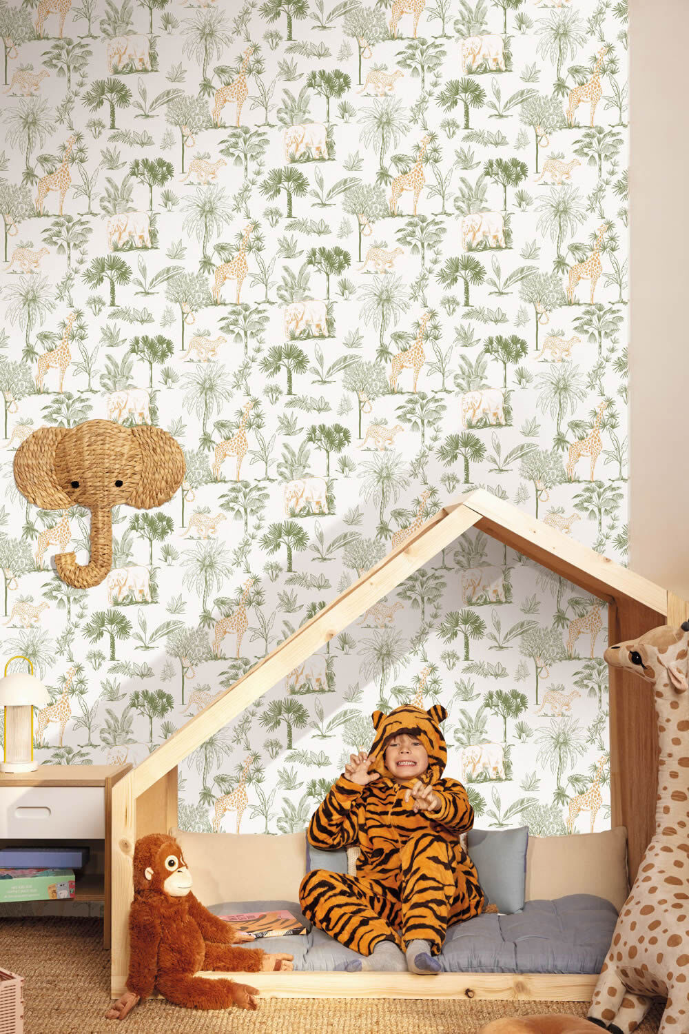 Adventure non-woven wallpaper animals safari yellow green elephant leaves Les Minis Mondes Caselio MNM105737007