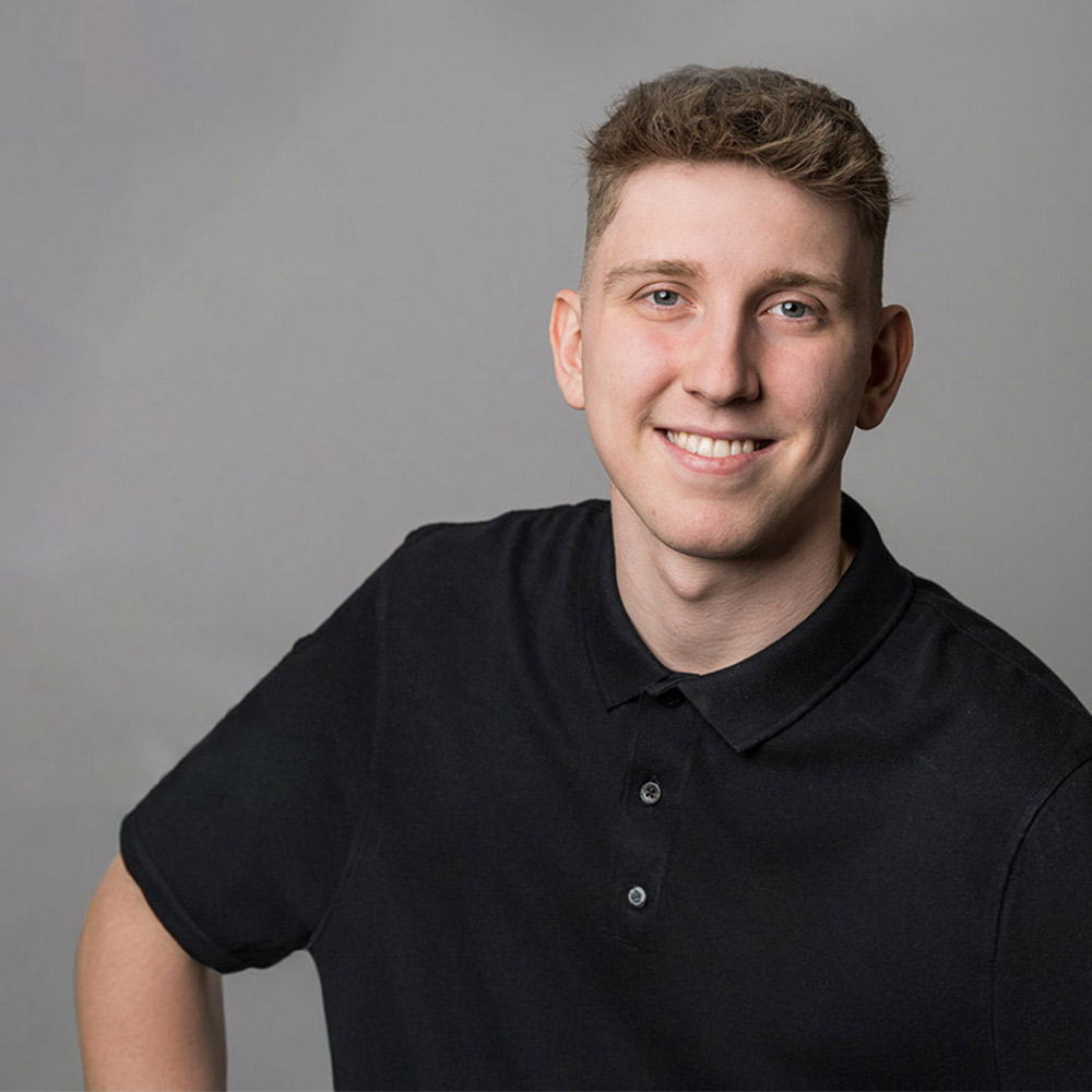 Unser Onlineshopberater Moritz Ewering unterstützt Sie telefonisch, per E-Mail und WhatsApp bei all Ihren Fragen.