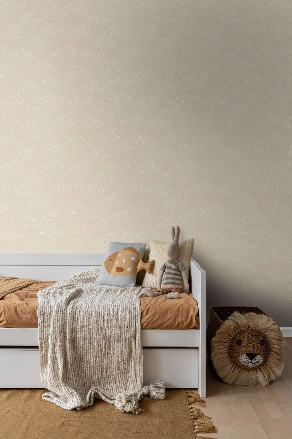 Wolkenmuster aus Punkten schlichte Vliestapete zart beige