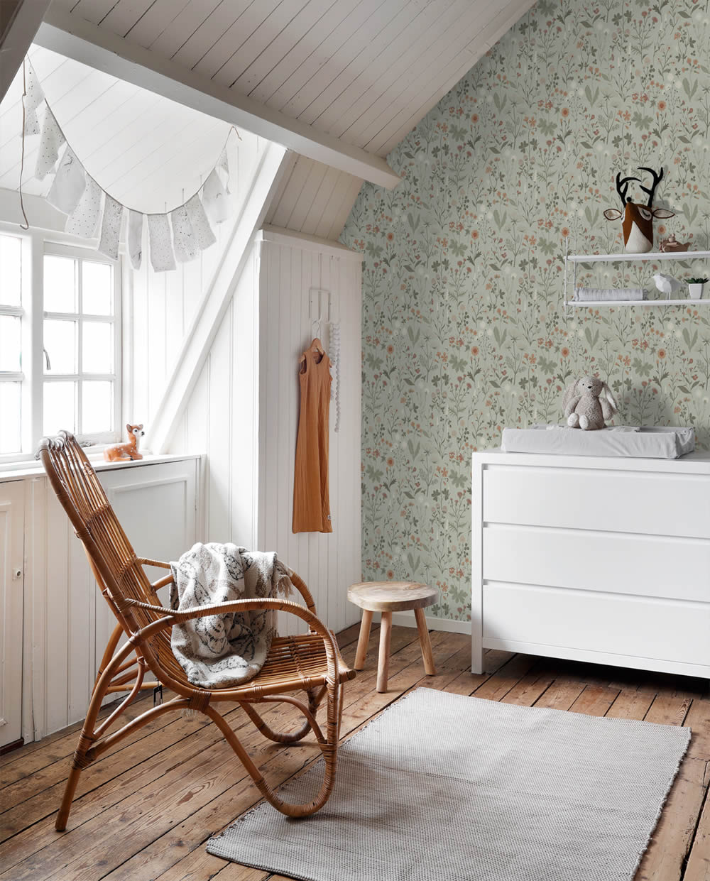 Non-woven wallpaper scandi wildflowers green 139598