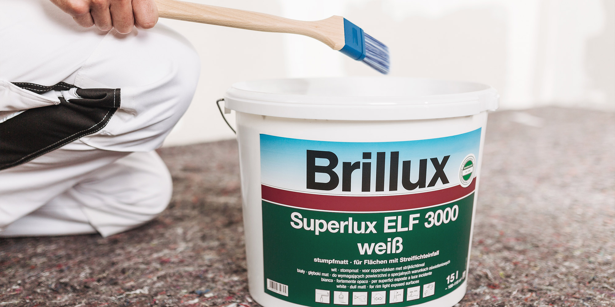 Eimer Brillux Superlux ELF 3000 weiß, Pinsel darüber für den Innenanstrich