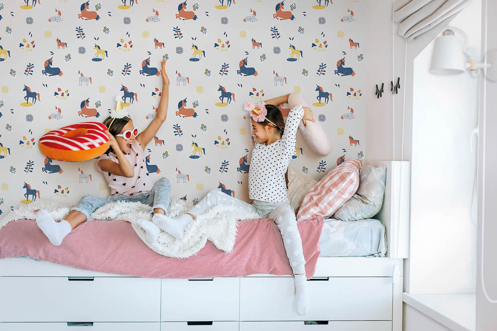 Einhorn Mädchen Tapete cream und bunt Kids Walls Marburg 45821