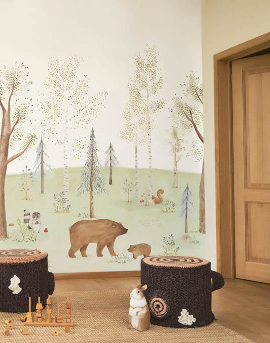 Wandbild 2,00 x 3,10 m Wald Bäume Bären Eichhörnchen Waschbär pastellfarben