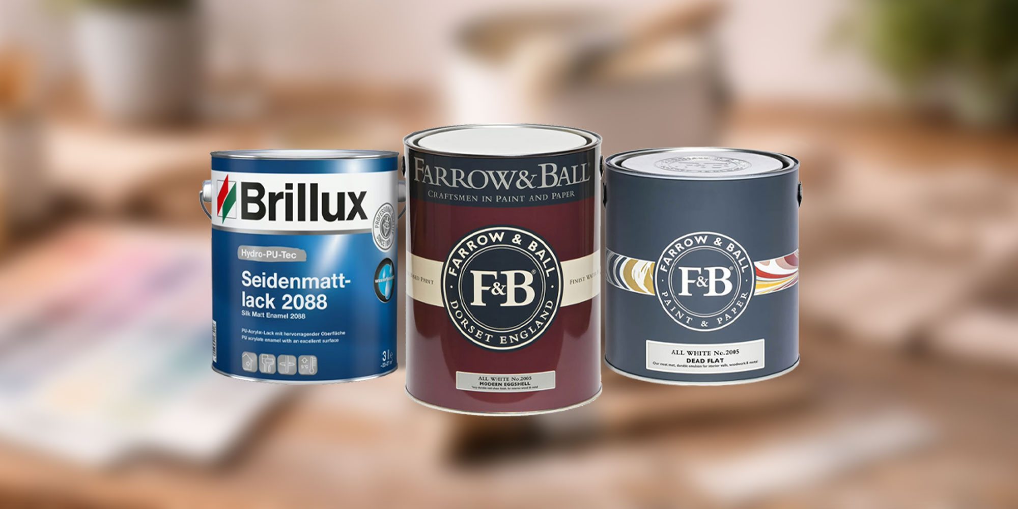 Nahaufnahme von drei Lack- und Farbdosen für Möbel, Brillux Seidenmattlack und Farrow and Ball