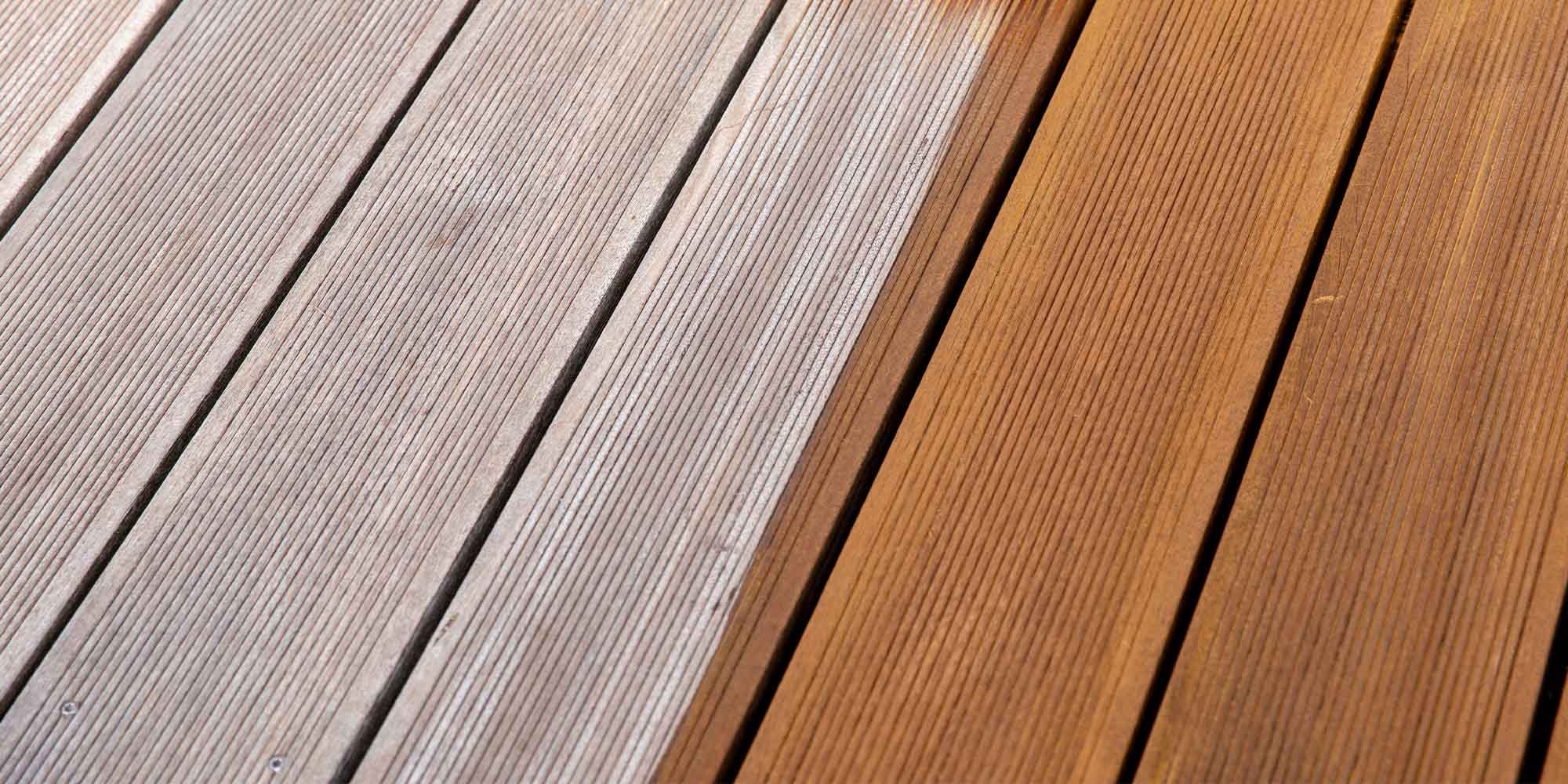 Holzterrasse im Vorher Nachher Effekt. Gereinigt und sichtbar aufgefrischt
