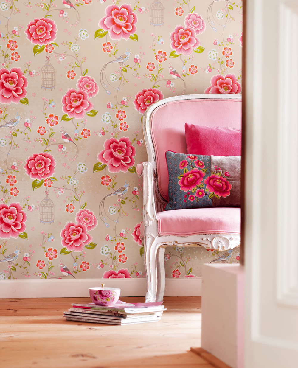 Non-woven wallpaper flowers beige-gray Pip Studio 5 300163-55-300163