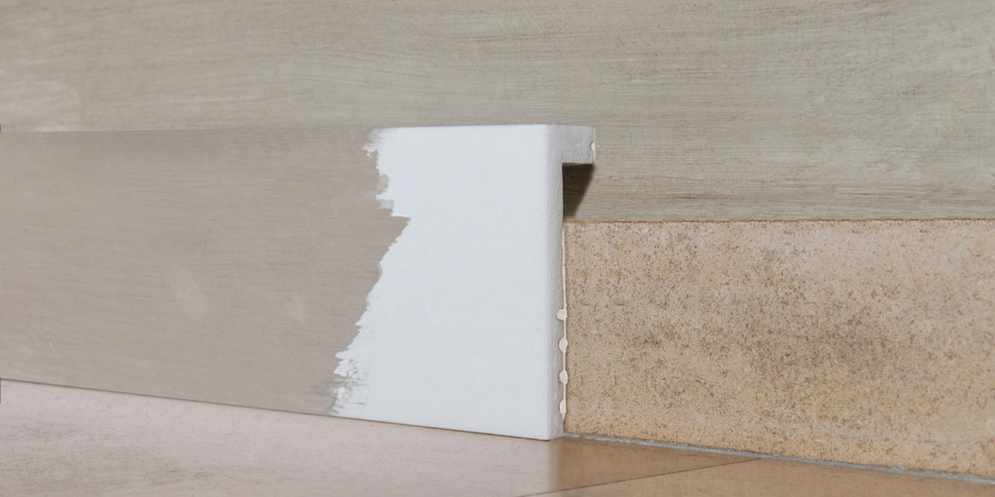 Abdeckleisten von Orac Decor überdecken alte Fußleisten.