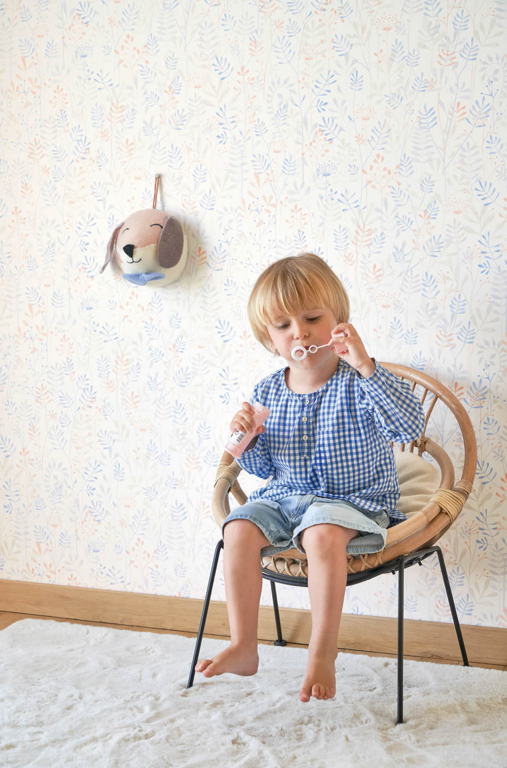 Vliestapete pastellfarbene Blätter Zweige weiß blau OUAT88326782