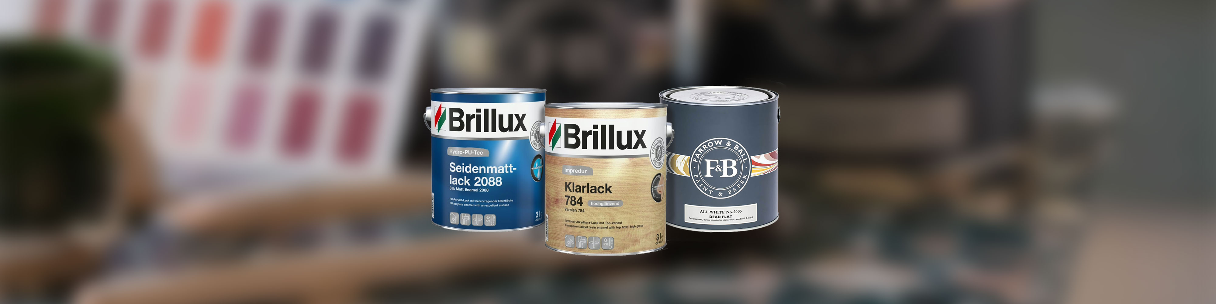 Drei Lackdosen für Möbelanstrich vor unscharfem Hintergrund, Brillux und Farrow and Ball