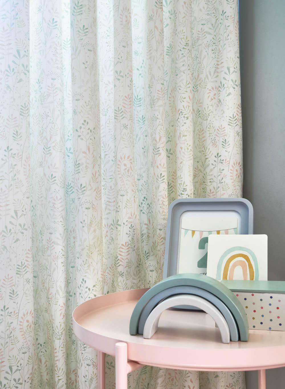 Stoff pastellfarben Blätter Äste Zweige weiß grün OUAT88507451