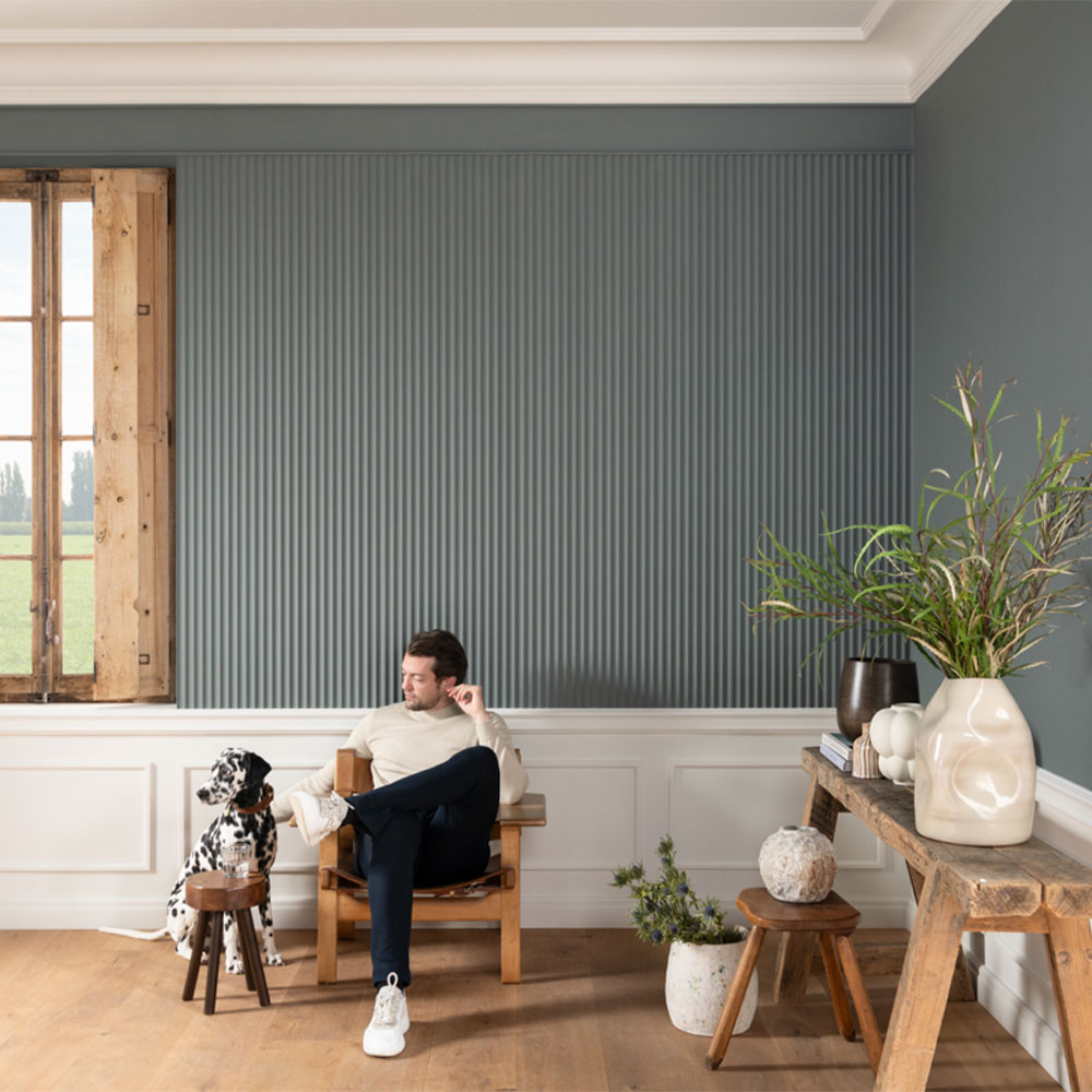 Home inspiration with wall panels from Orac Decor Living room with green wall and classic moulding panels