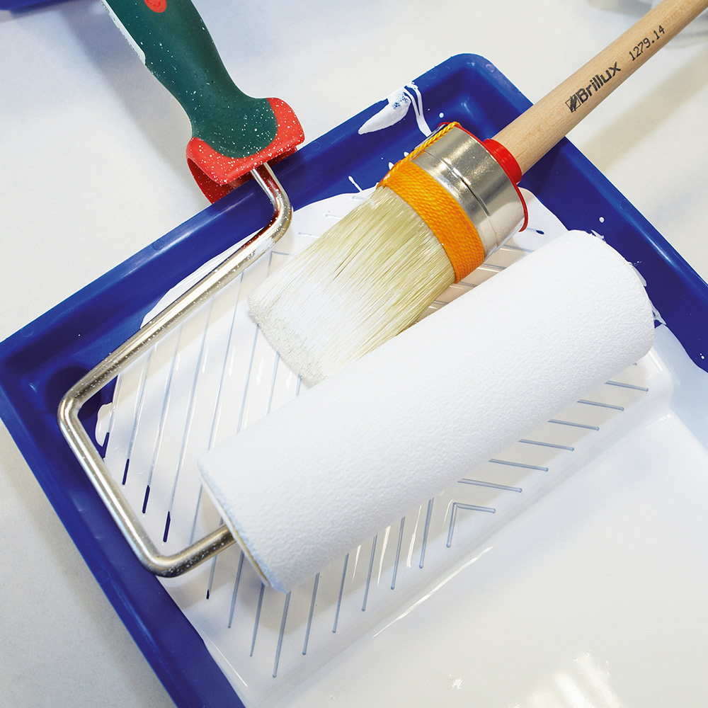 Zu den Pinsel und Farbrollen Werkzeugen