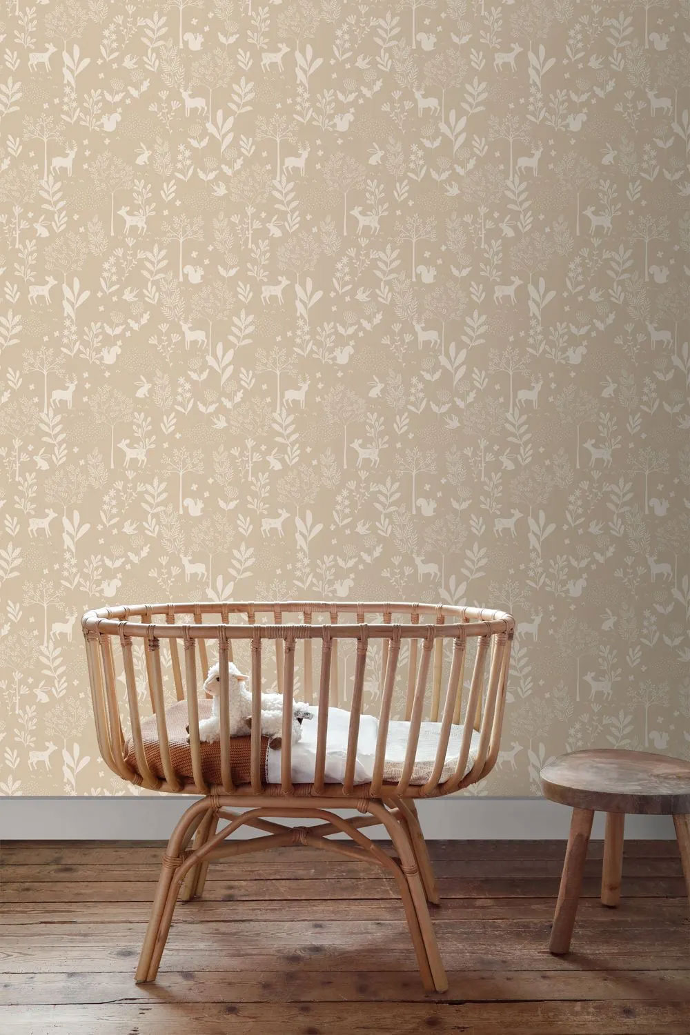 Skandinavische Wildblumen und Waldtiere Vliestapete beige