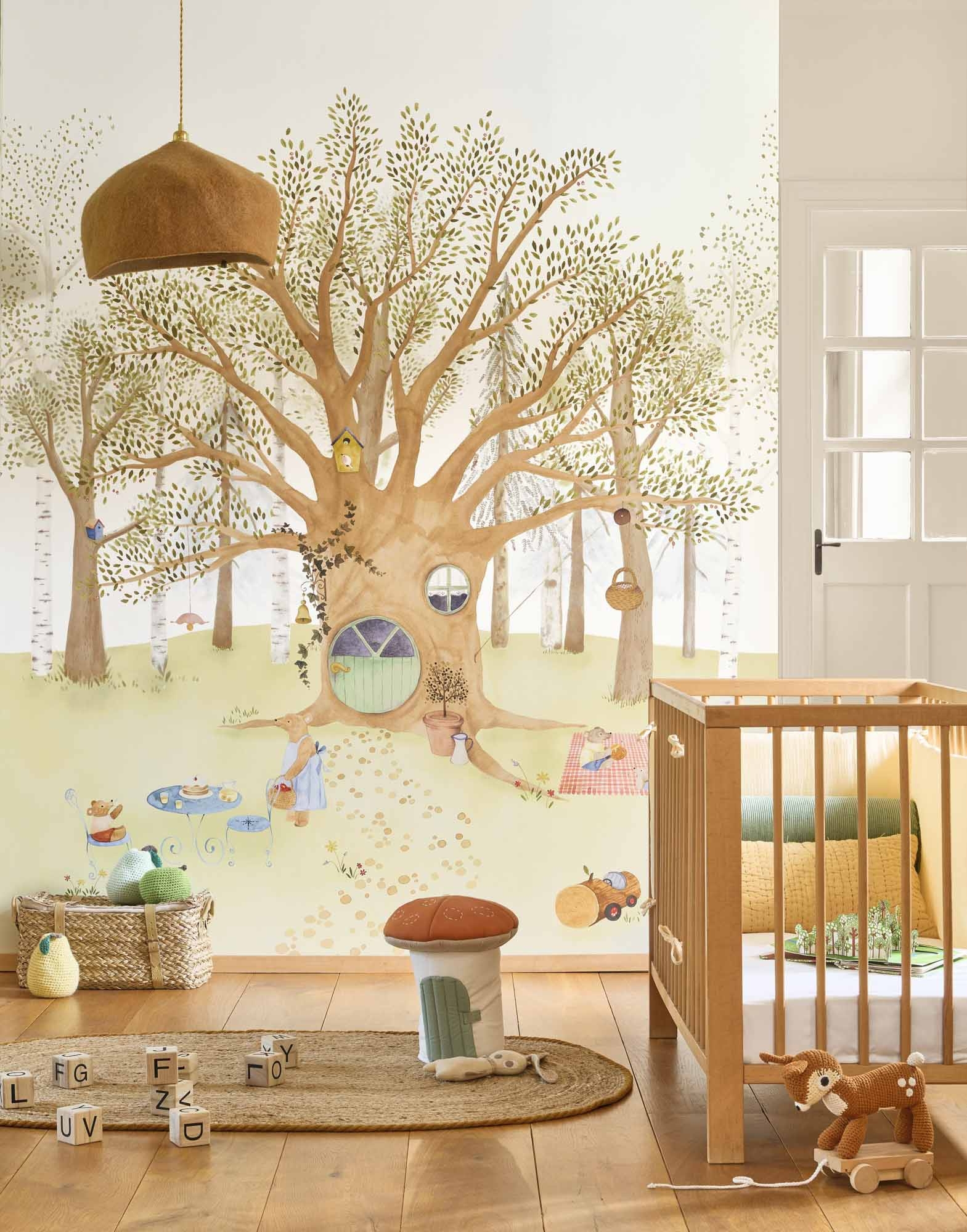 Wandbild Baumhaus mit Tieren 200 x 250 cm OUTT203006505NW