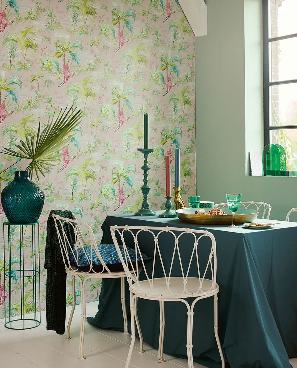 Wallpaper non-woven palm leaves light gray nature Pip Studio 5 300142-55-300142