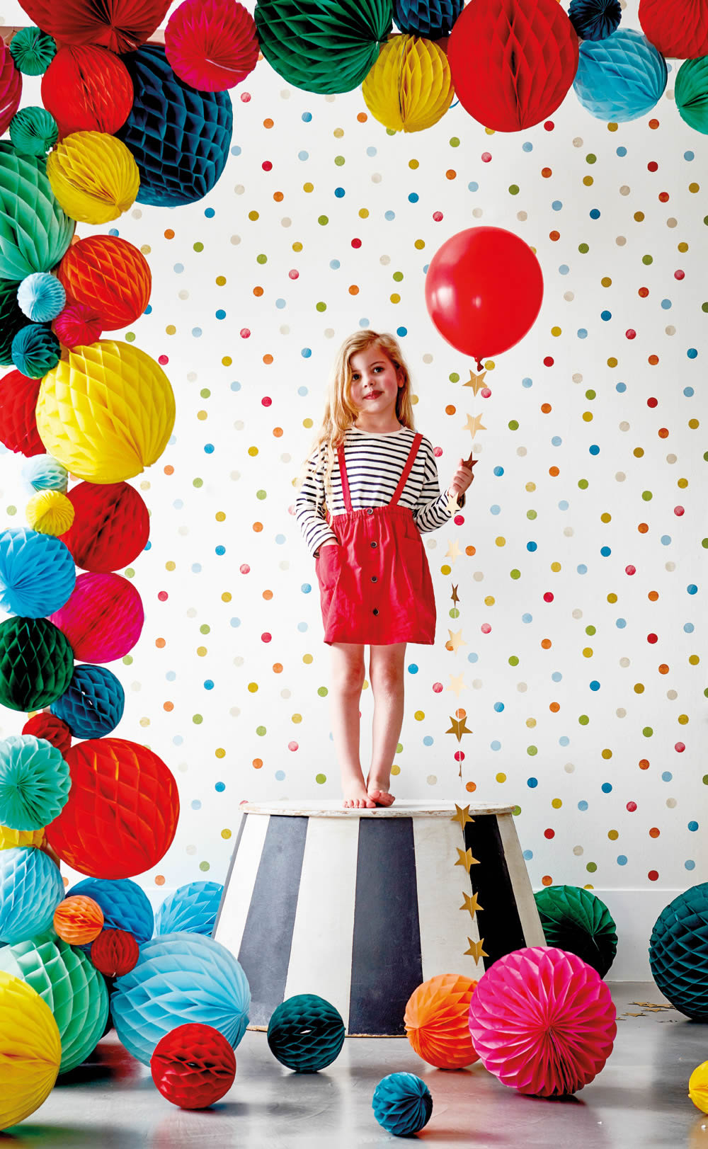 Tapete bunte Kreise Konfetti weiß HLTF112636