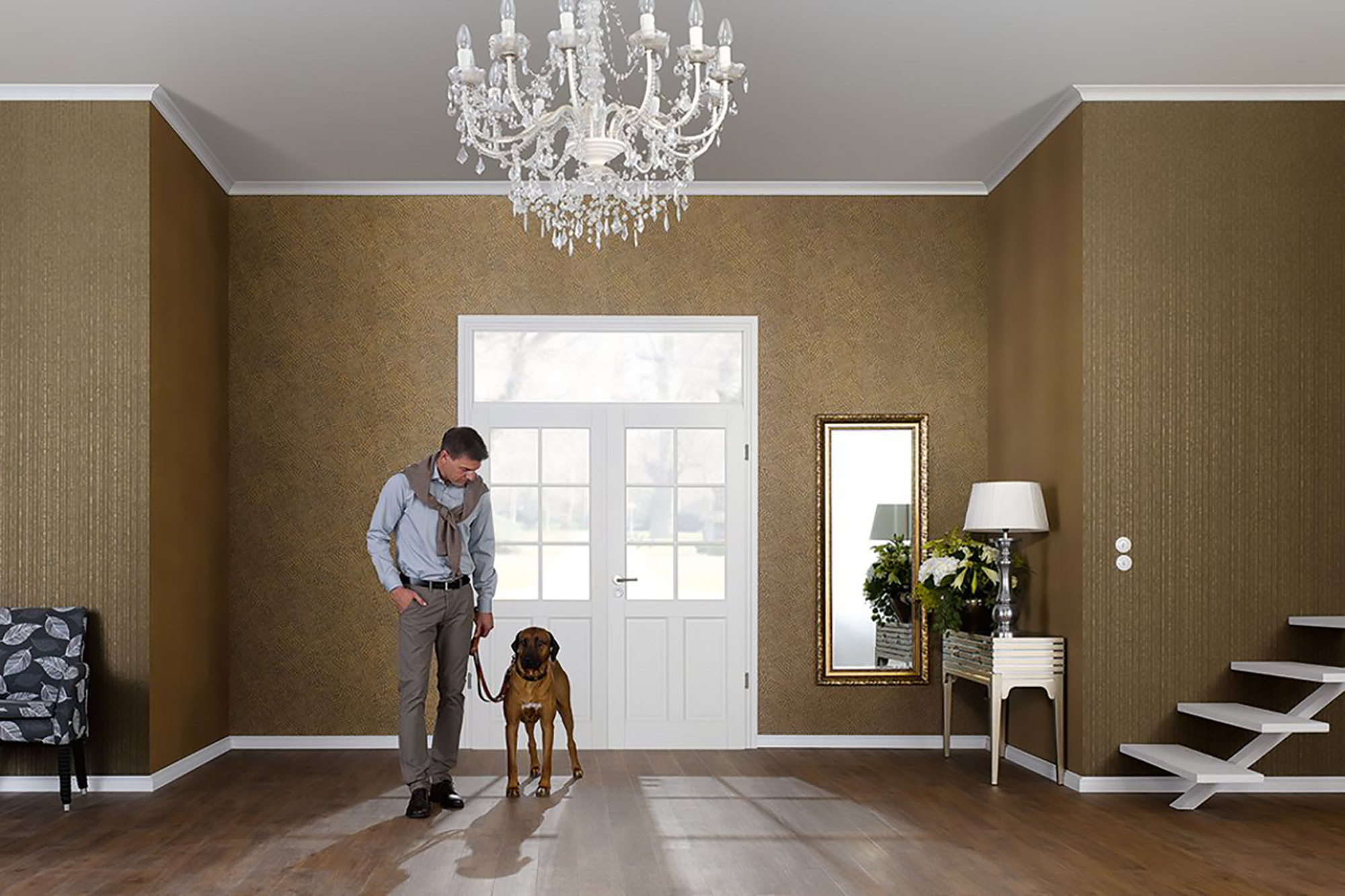 Exklusiver Look im Wohnzimmer mit Stuckleisten von Brillux für die Decke.