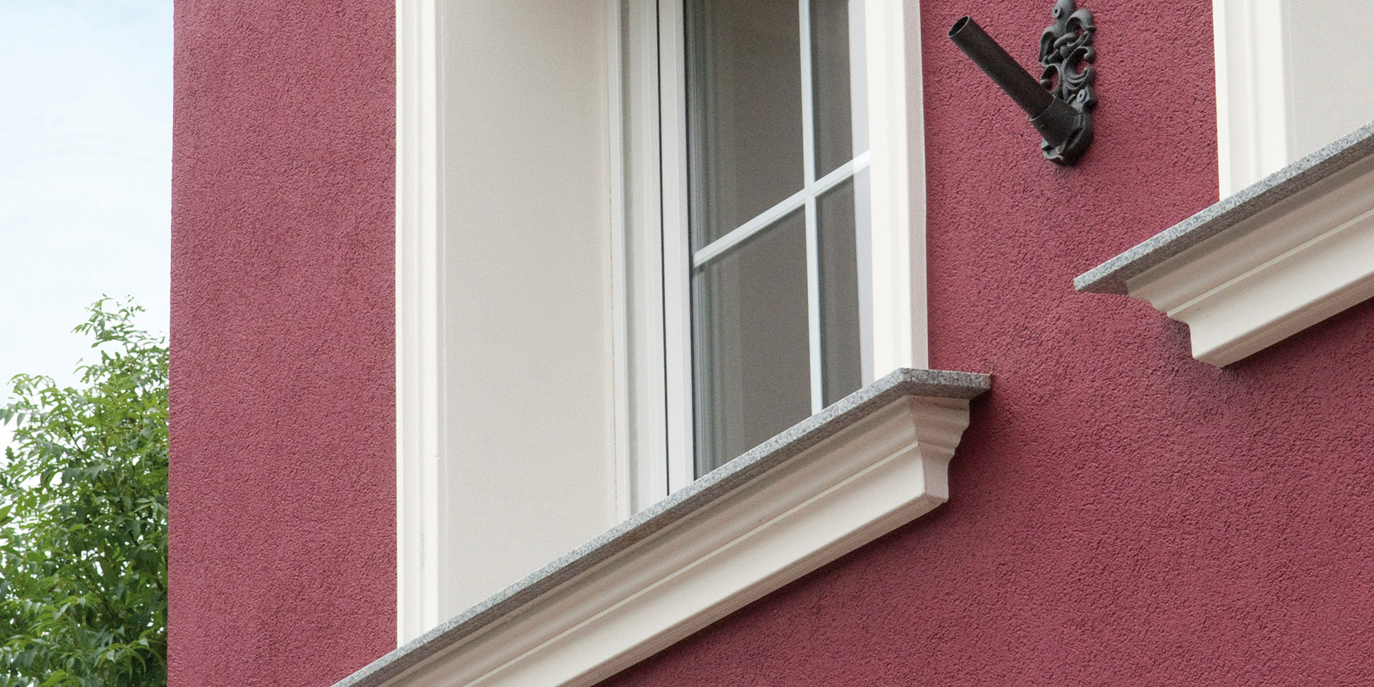 Dekorative Fensterbankprofile verleihen Fenstern einen klassischen Look im Barock Stil.