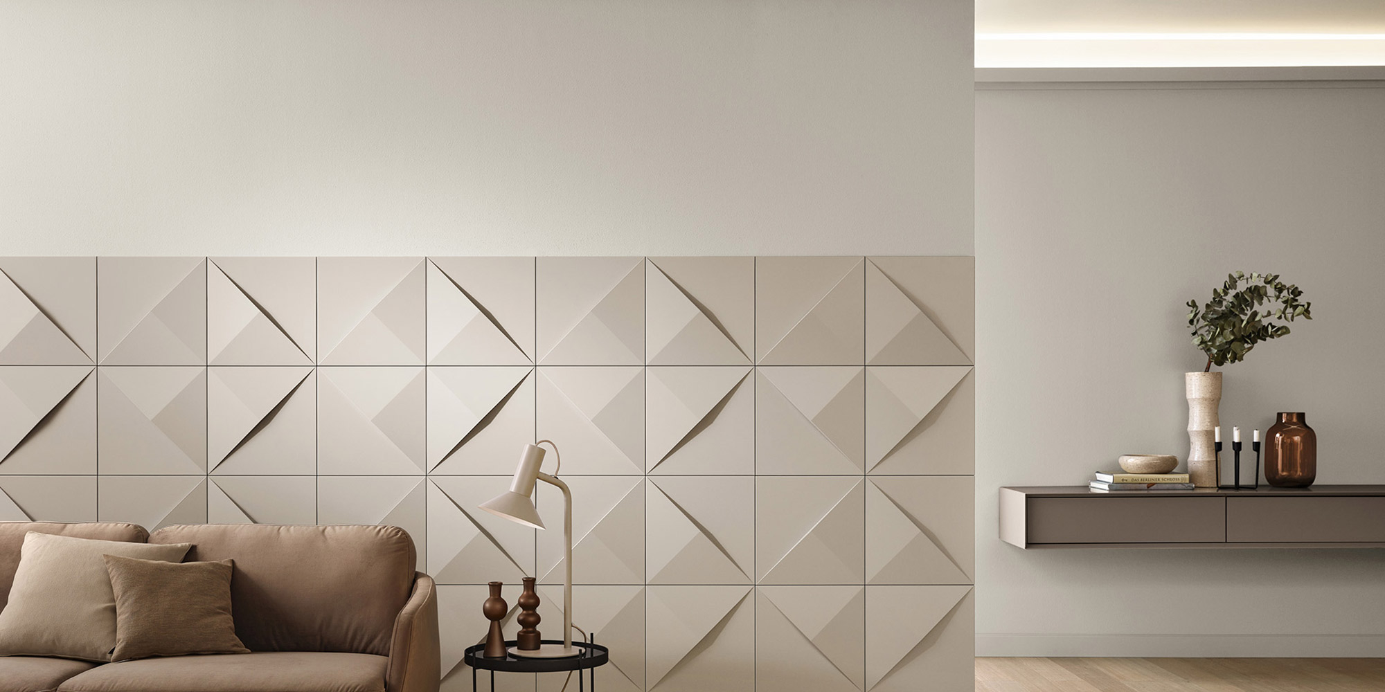 Kantige Lichtleisten von NMC für besondere Lichteffekte an der Wohnzimmerdecke.