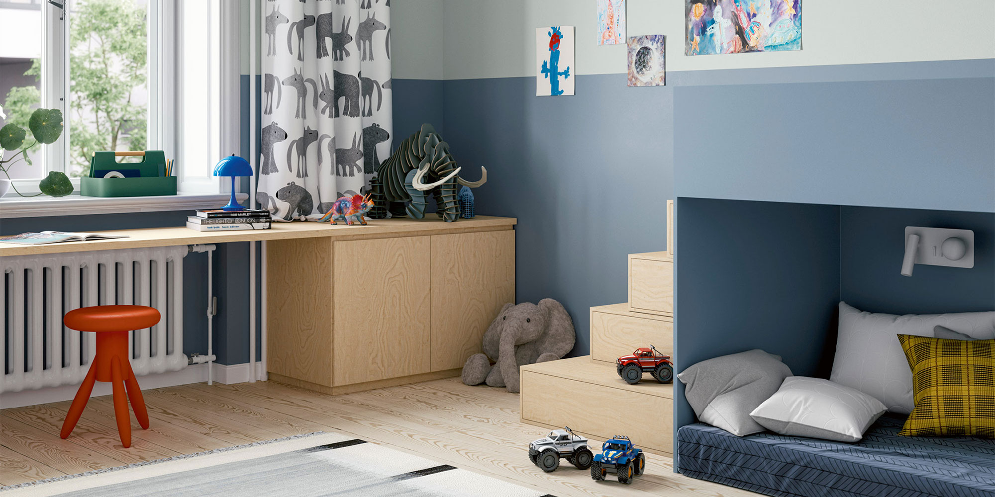 Kinderzimmer mit zweifarbig gestrichener Wand, Holzschrank und Spielzeugfahrzeugen - Beispiel für Lacke und Farben