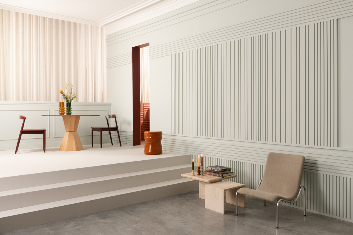 Moderne Wandgestaltung mit linearen Orac Paneelen.